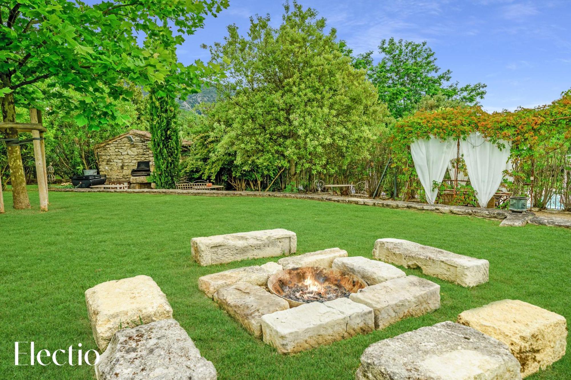 Residence Les Petitons Оппед Екстер'єр фото